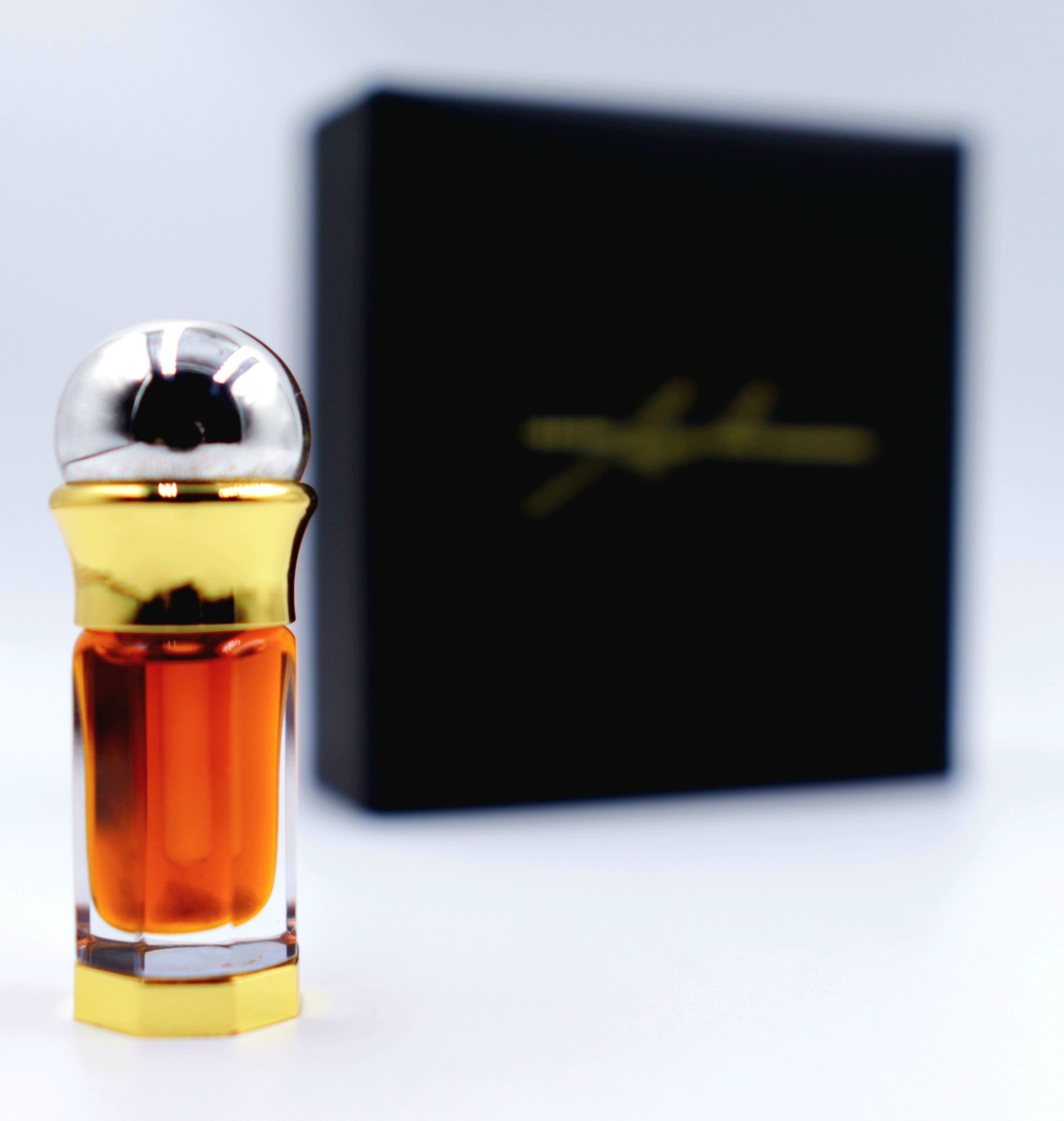 Picture of Un an Anniversaire Attar fragrance